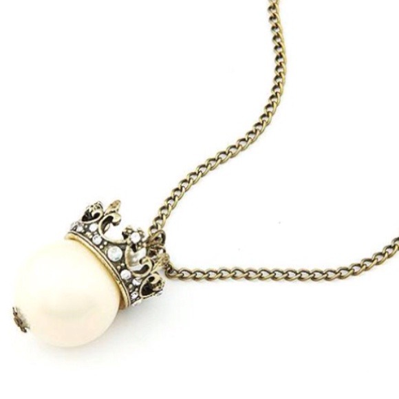 Vintage Crown Rhinestone on Pearl Necklace