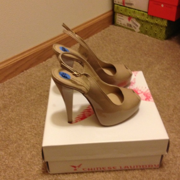 Chinese laundry heels. - Picture 2 of 4