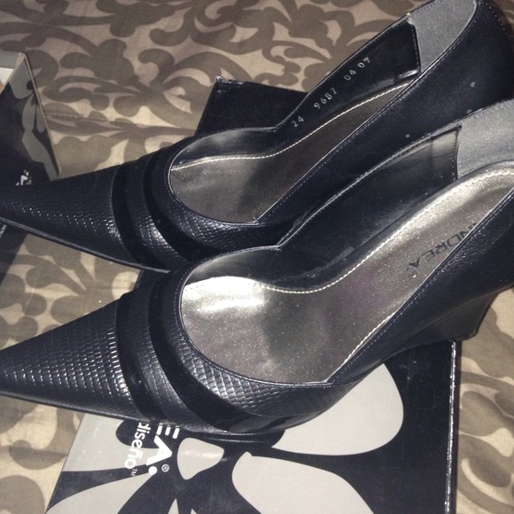 Black heels size 7.. Like new 👠💕 - Picture 2 of 2