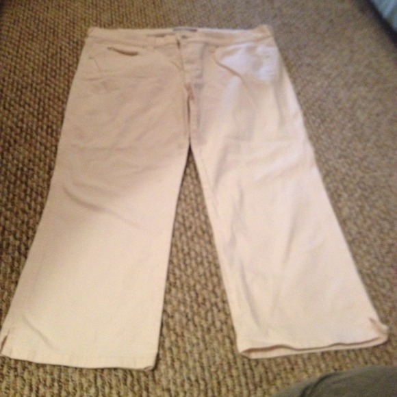 Light pink capris!