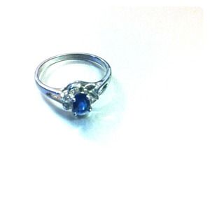 Blue ring with two smaller stones and silver band