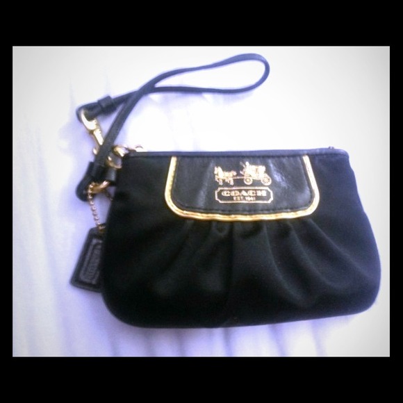 👛Reduced Authentic Coach purse👛