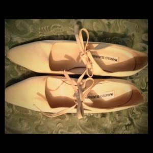 Aithentic Manolo Blahnik sz 37 1/2 cream shoes.
