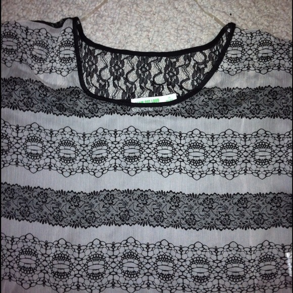 ❌Sold❌Cute Top - Picture 2 of 3