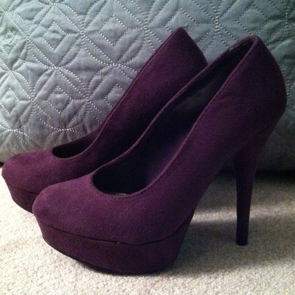 SOLD!!     Eggplant faux suede pumps