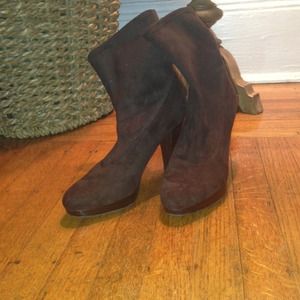 Nine West size 8 brown suede boots