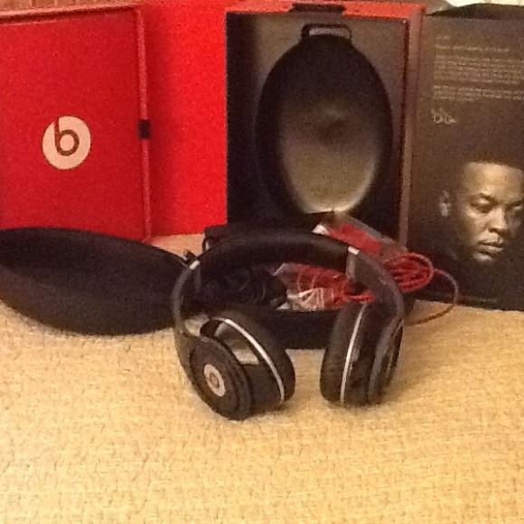 SOLD *Authentic * Studio beats by dr. Dre