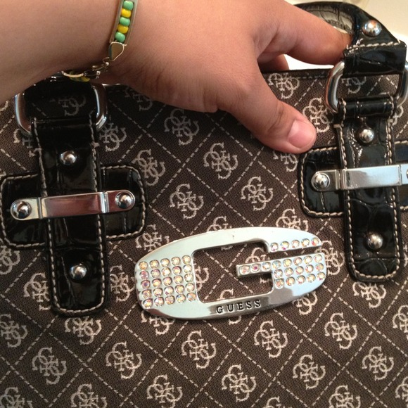✨Reduced✨Authentic Guess purse - Picture 4 of 4