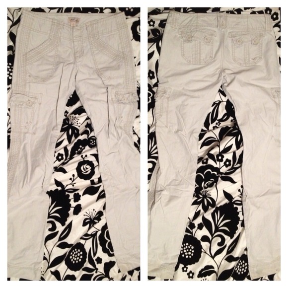 Hollister flair khakis  size 1