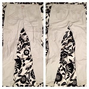 Hollister flair khakis  size 1