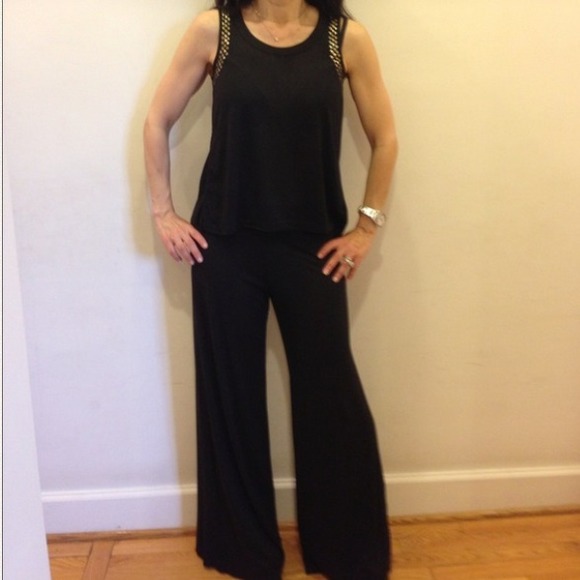 Love this great chic split back top with studs New - Picture 2 of 4