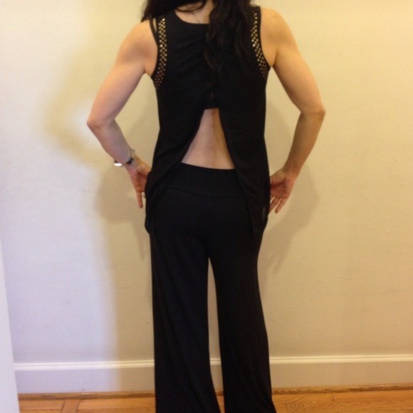 Love this great chic split back top with studs New - Picture 4 of 4