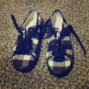 Plaid tie up shoes