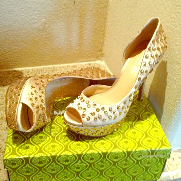 Worn only once. Just reduced - Picture 1 of 4