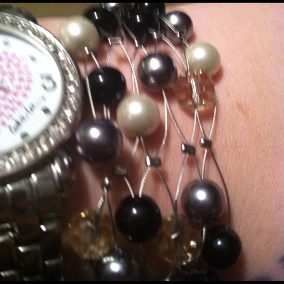 ✨PARTY SALEGenuine Crystal & Pearl Toggle Bracelet - Picture 2 of 4