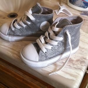 Kids 6 gray glitter like converse