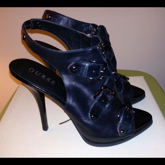 Guess Trinket - Picture 2 of 2