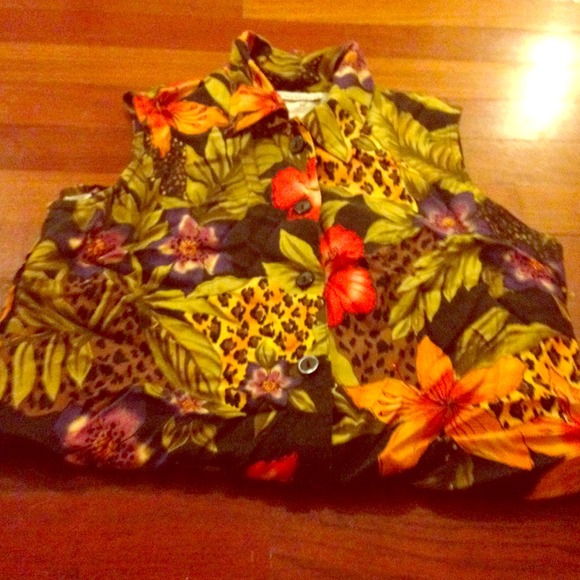 Random cute flowery shirt.