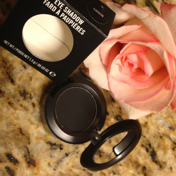 🚫SOLD OUT🚫MAC eyeshadow Carbon each