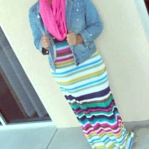 Striped maxi dress w pink scarf!