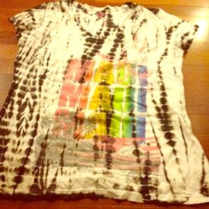 Cute black and white with colorful Maui shirt.