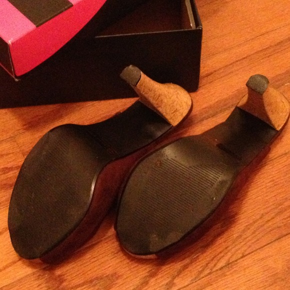 ******Sold*****Open toe sling back heels. - Picture 3 of 3