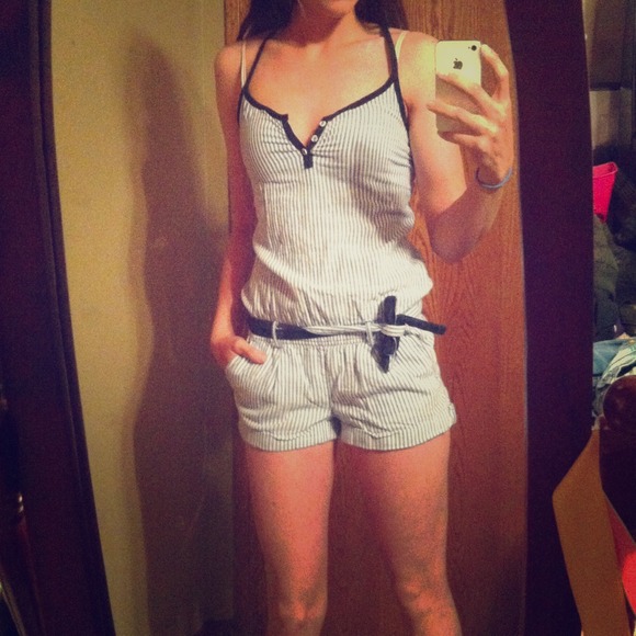 🎀HOLDING🎀Abercrombie kids romper