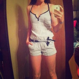 🎀HOLDING🎀Abercrombie kids romper