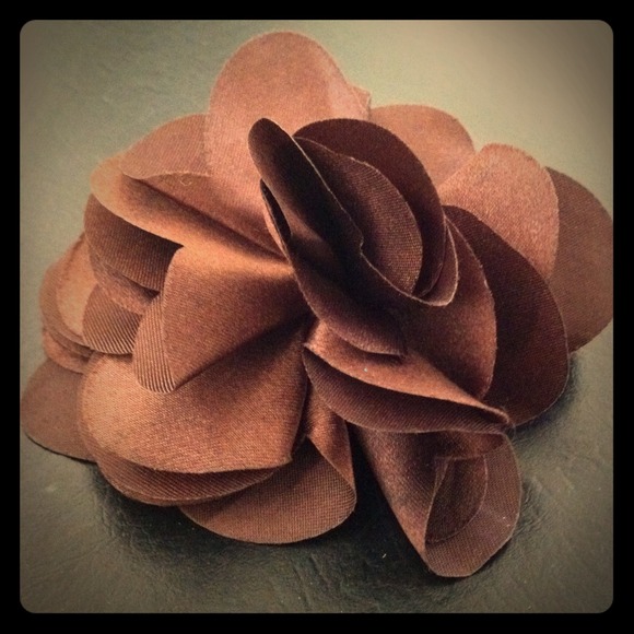 Brown flower hair bow! 😊 - Picture 1 of 1