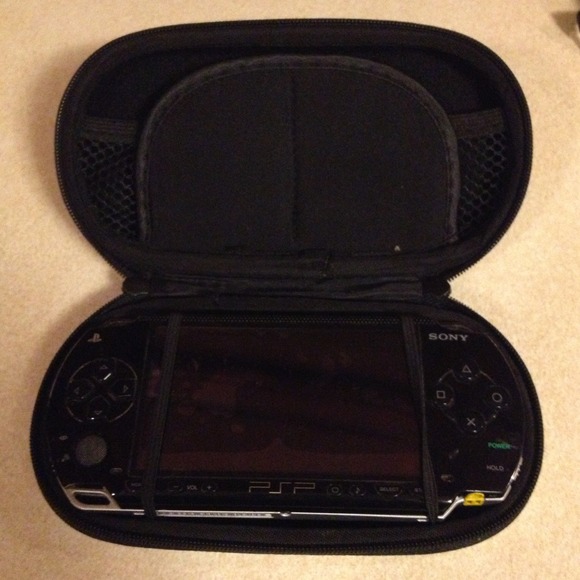 🚫SOLD🚫🎮Psp, with charger,car charger,case