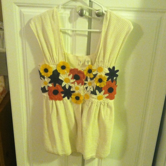 SOLD!!!!  Adorable anthropologie  top