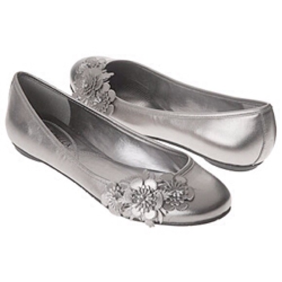 Pewter/ Silver Flower Ballet Flats