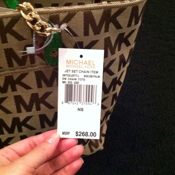 🚫SOLD🚫 Michael Kors Jet Set tote - Picture 3 of 4