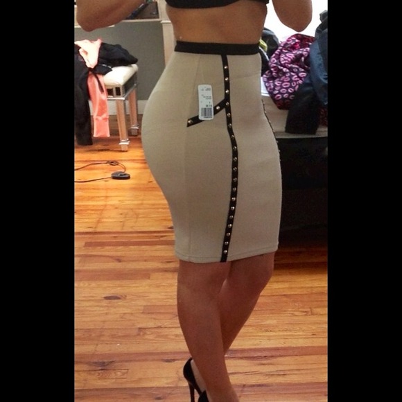 ✨Studded beige/black skirt ✨
