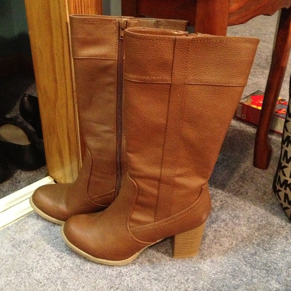 Size 10 Brown Leather Boots!!
