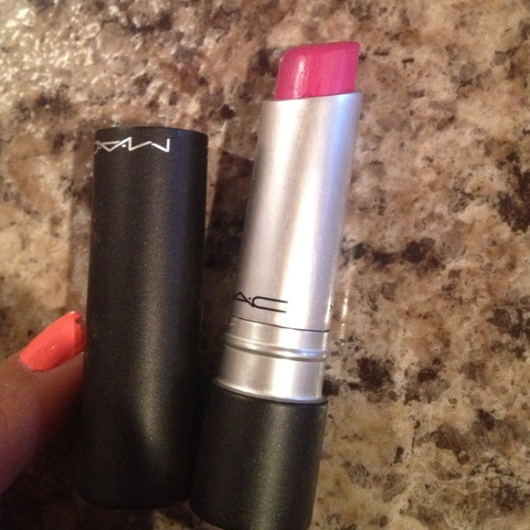 💥SOLD 💢Mac pro long wear- Love Forever