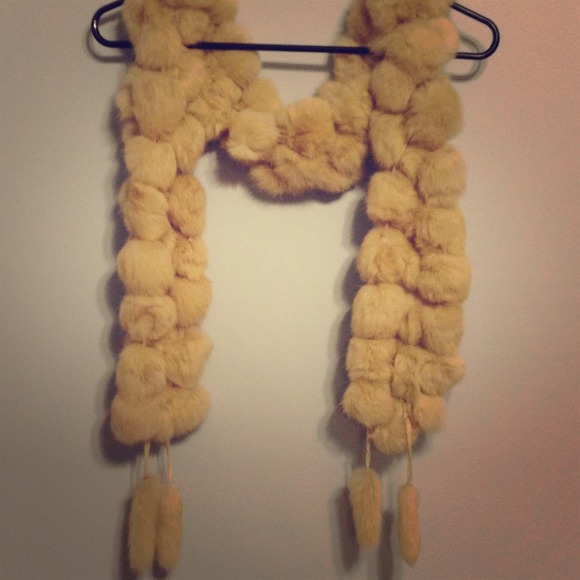 Light tan Pom Pom Rabbit Fur Scarf