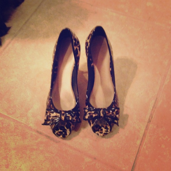 ***Sold in bundle*****Bcbgirls leopard peep toes - Picture 1 of 4
