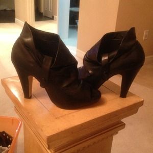 Madden Girl black peep toe booties- Must have!hot!