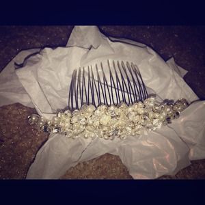 Hair clip perfect with a veil