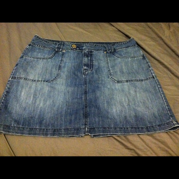 Bundle - denim skirt & pink wallet