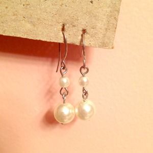 Simple Pearl Earrings