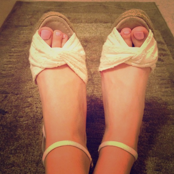 Cream cotton wedges - Picture 1 of 3