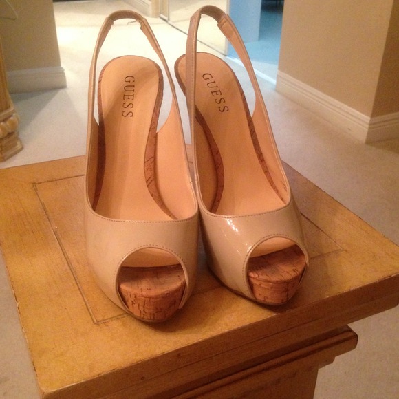 Guess corkscrew nude peep toe patent leather-wow!