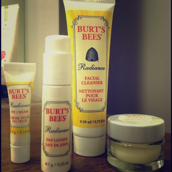 🔴SOLD🔴NWOB Burt's Bees set