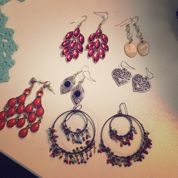 Traded!!!Earring bundle,makeup bag,necklace