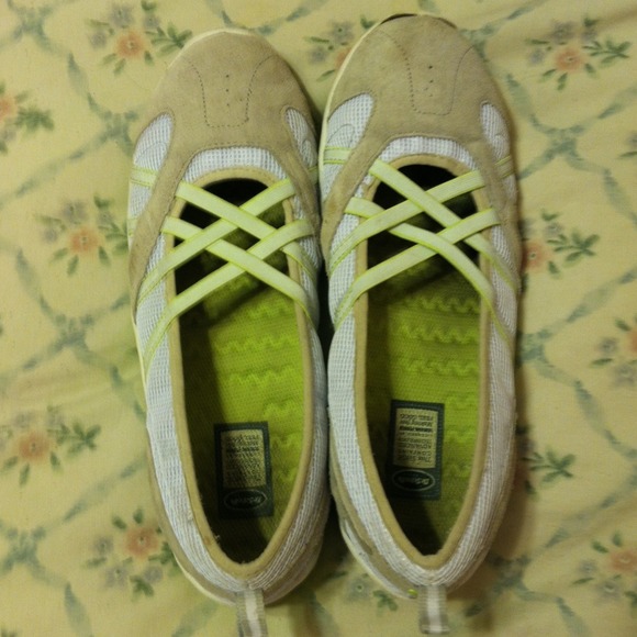 Gently Used Dr Scholls Walking Shoes