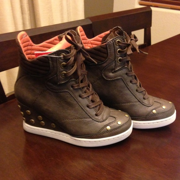 Shoe