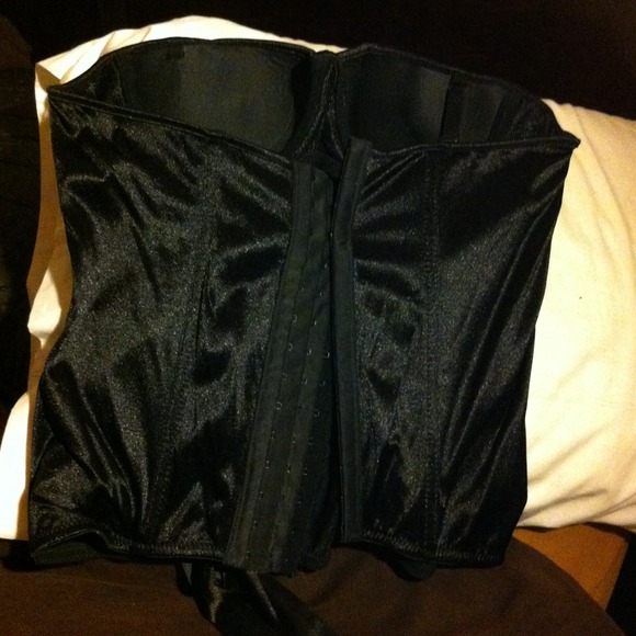 🍷Sexy black Frederick's corset!👠💄 - Picture 2 of 2