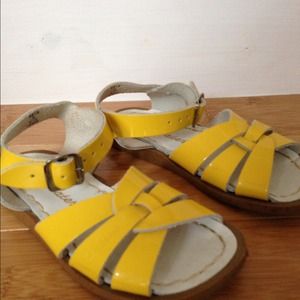 Saltwater sandals yellow *reserved for Guiatunguia